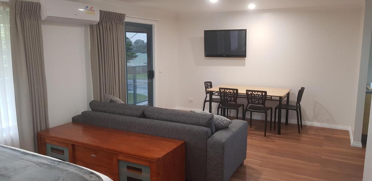 Phillip Island Off-Track Accommodation Cowes Buitenkant foto