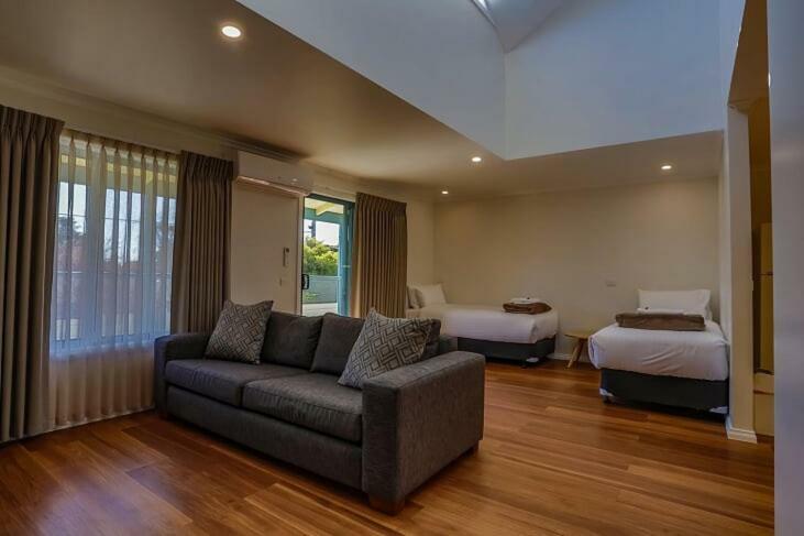 Phillip Island Off-Track Accommodation Cowes Buitenkant foto